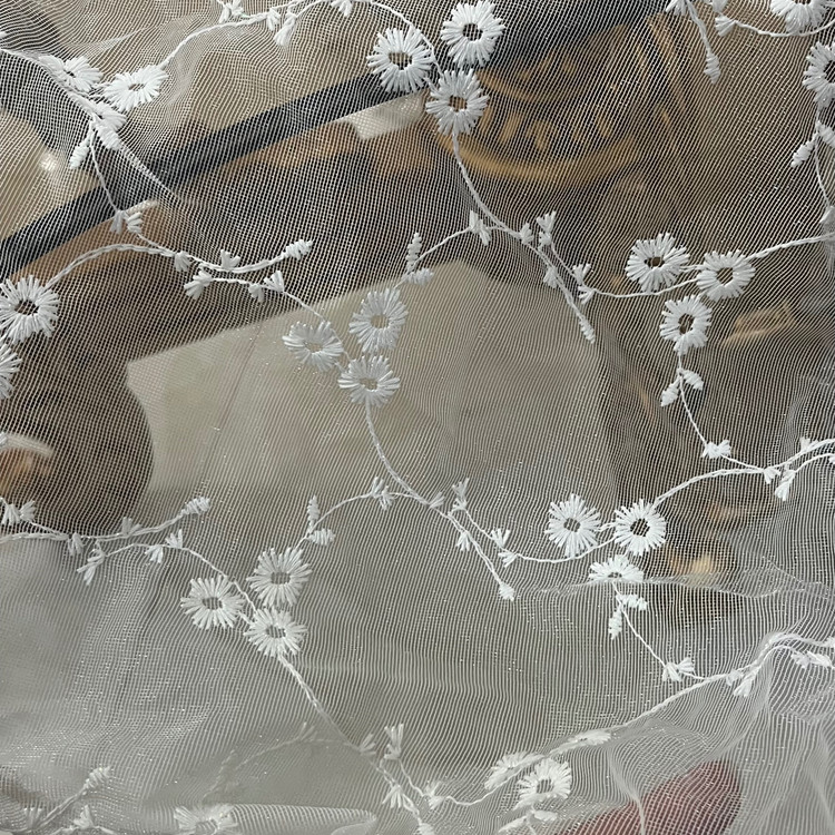 رومیزی سفید بزرگ