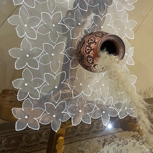رومیزی سفید دکوری شیک مرواریدی