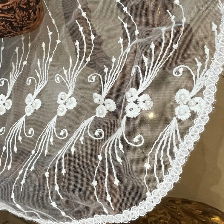 رومیزی سفید توری شیک سفید