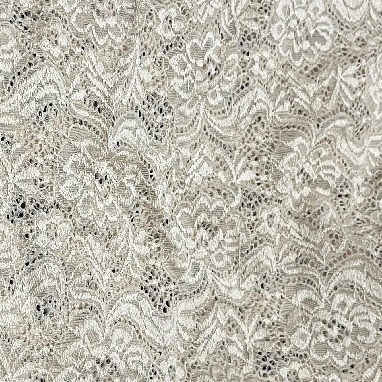 پارچه دانتل کرمی شیک